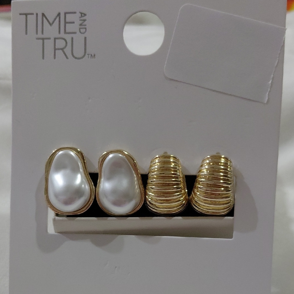 New Time and Tru Gold  Chunky Ribbed Hoops and Pearl Accent Earrings Set Of 2